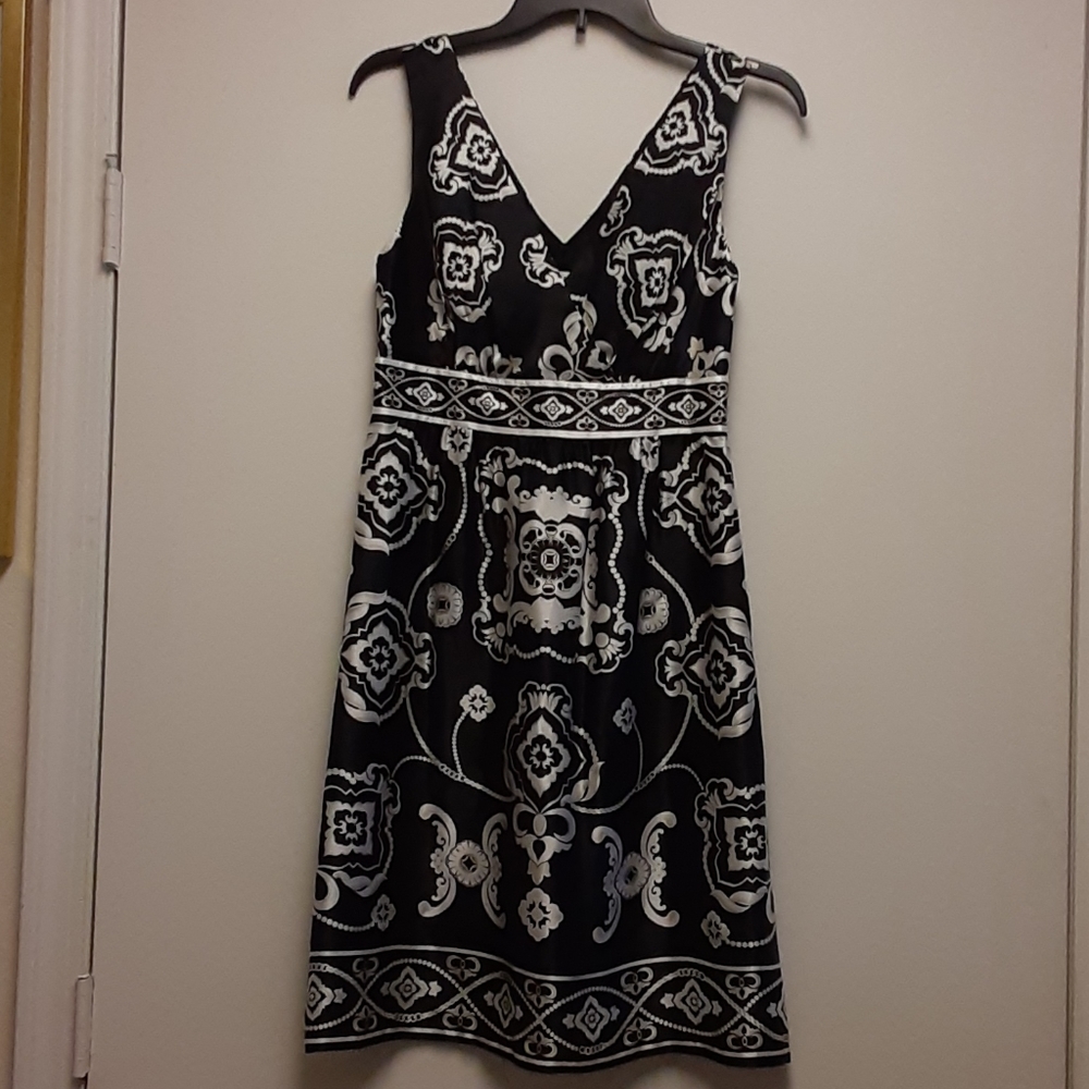NWT White House Black Market Black With White  Size 2 Dress